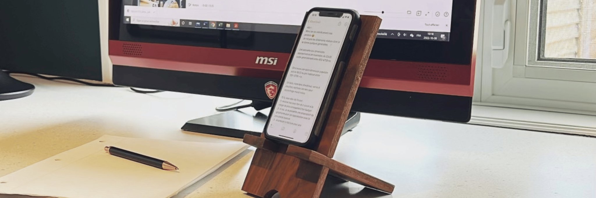 support à cellulaire en bois utilisé dans le bureau- BoisFrancK