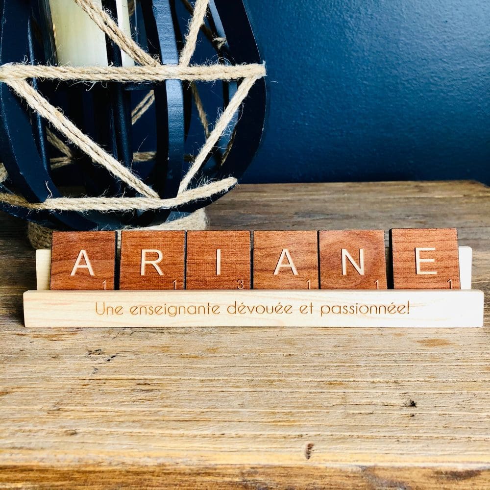 Mot en lettres de scrabble- nom prof et message- BoisFrancK