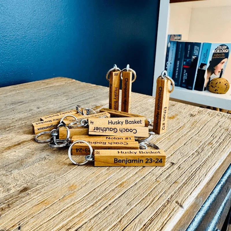 Porte-clés en bois minimalises personnalisés- cadeau équipe gravure laser Québec- BoisFrancK