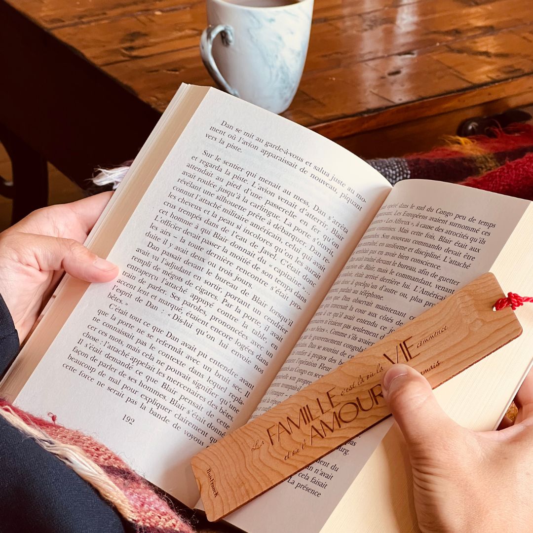 signet en bois personnalisable dans un livre-boisfranck