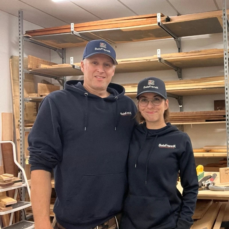 Mylène et François dans leur atelier de cadeaux personnalisés à Sept-Îles