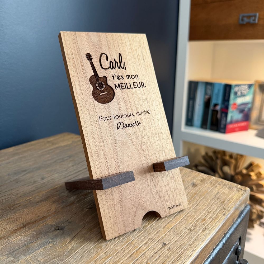 Support cellulaire en bois personnalisé cadeau — gravure texte et image noyer noir — BoisFrancK