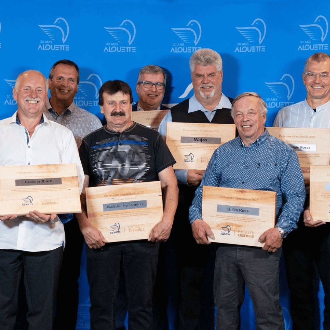 partenaires d'affaires avec leur plaque de reconnaissance-Alouette-BoiSFrancK