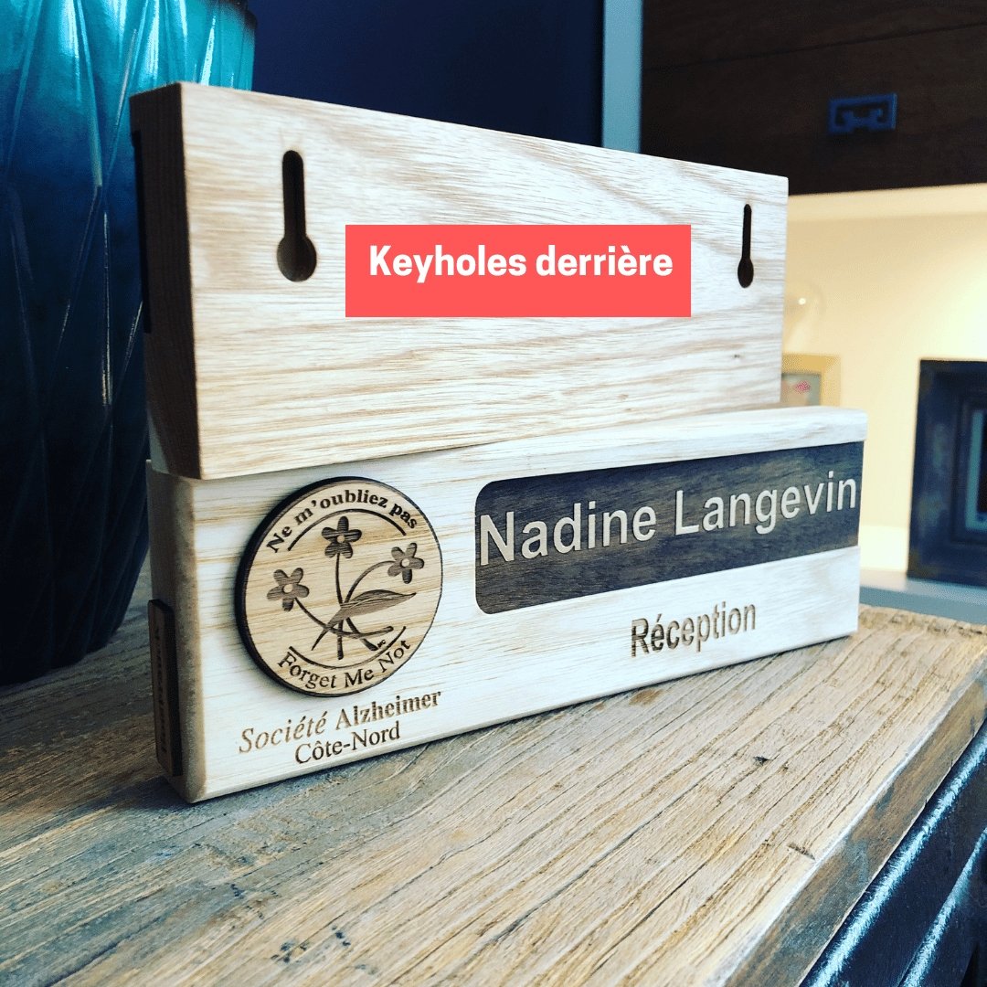 SystÚme d'Accroche par keyholes derriÚre le porte-nom mural personnalisé-BoisFrancK