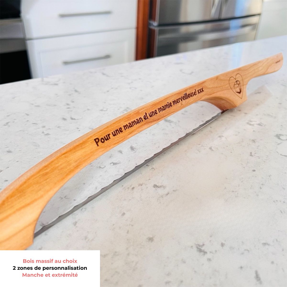 Détail gravure laser manche couteau à pain bois — cerisier merisier noyer — BoisFrancK