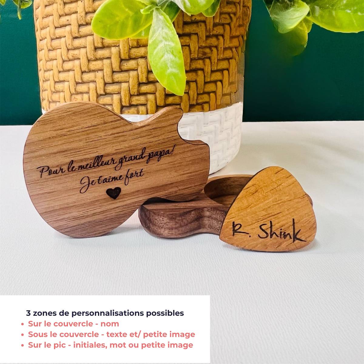 Boîte à pics de guitare en noyer noir — pic iroko et texte gravés au laser — BoisFrancK