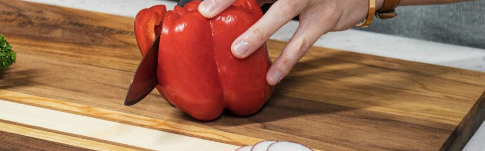 Articles de cuisine en bois personnalisés — planche, couteau, plateau, grattoir
