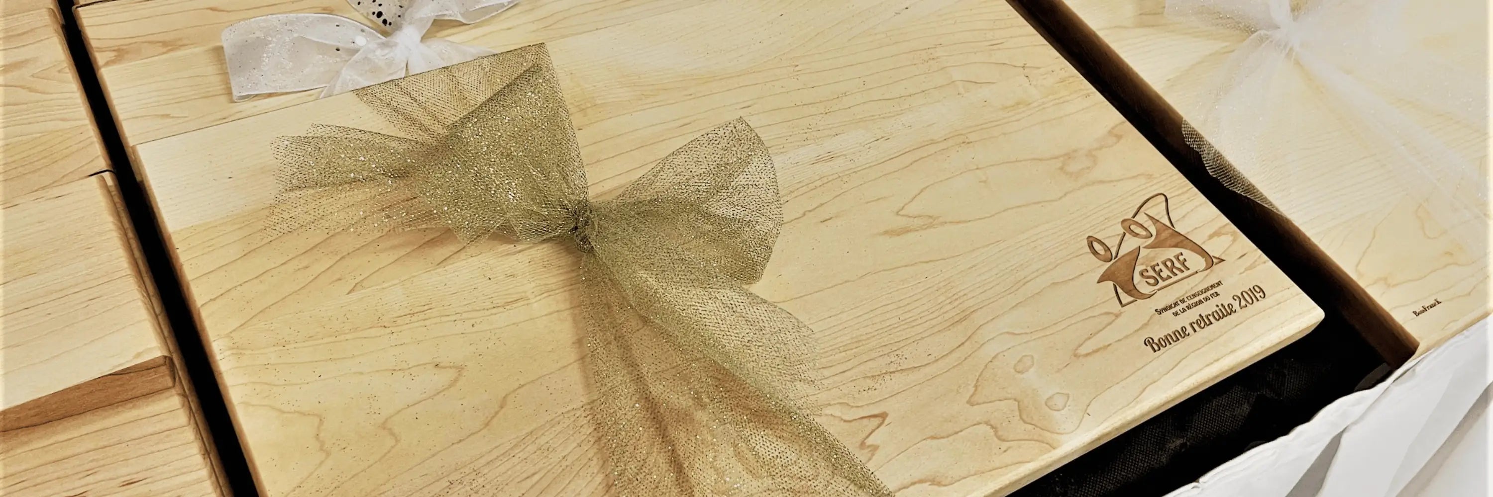 cadeau corporatif personnalisé -gravure sur bois-BoisFrancK