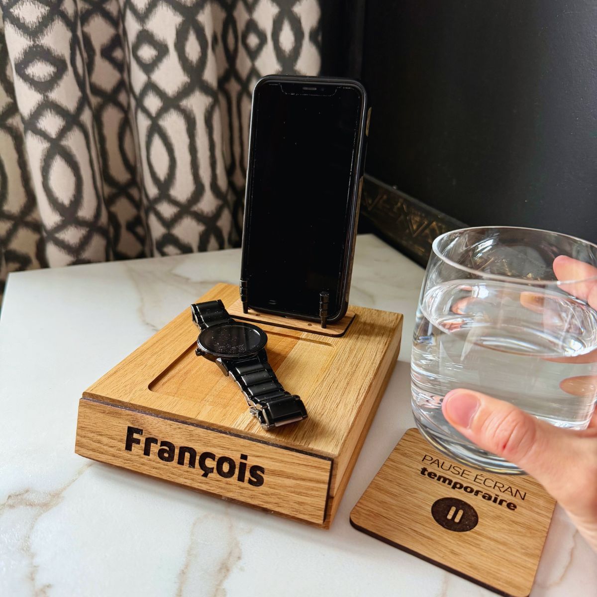 Station téléphone en bois avec sous-verre amovible et montre — BoisFrancK
