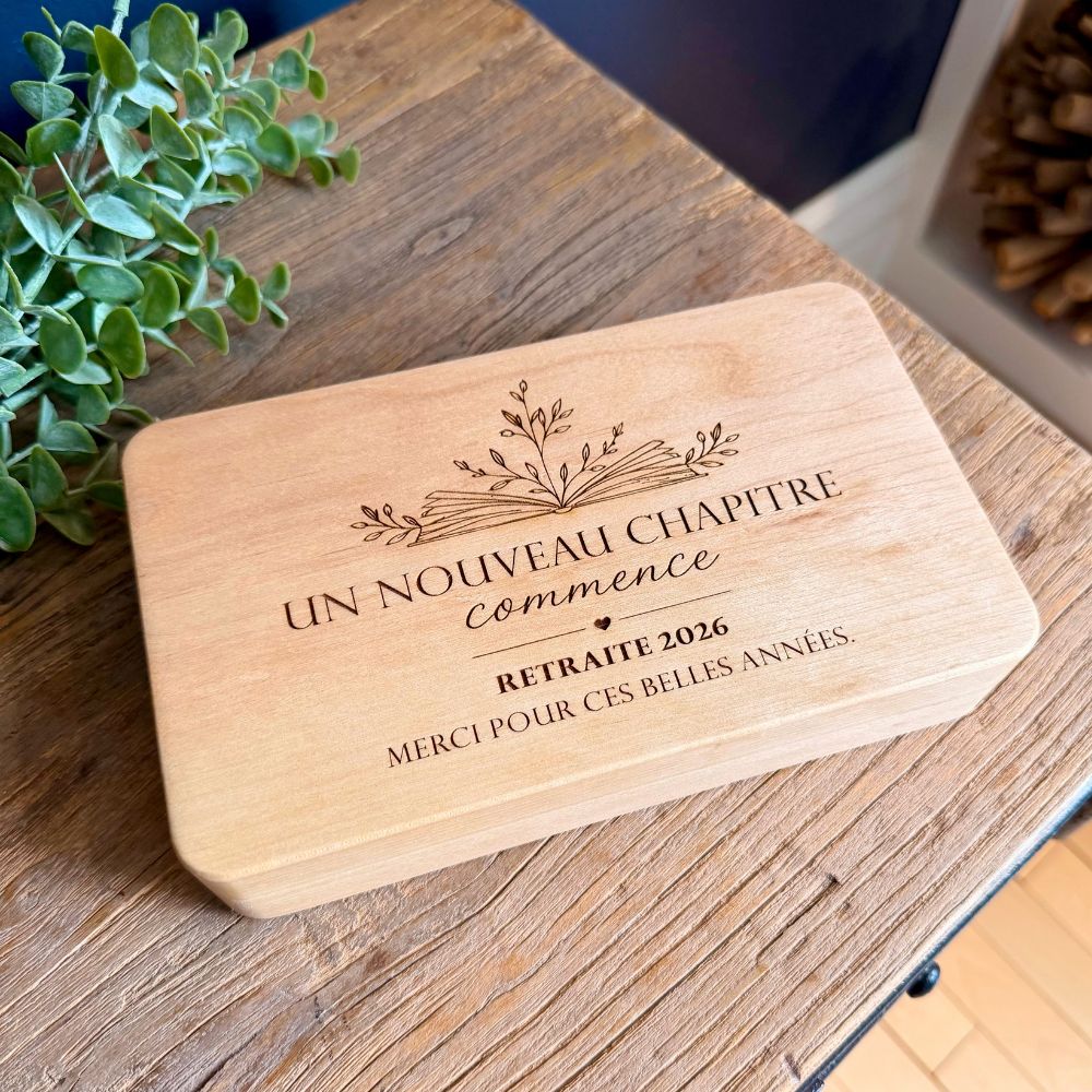 Boîte souvenir retraite personnalisée en bois — modèle démonstration BoisFrancK