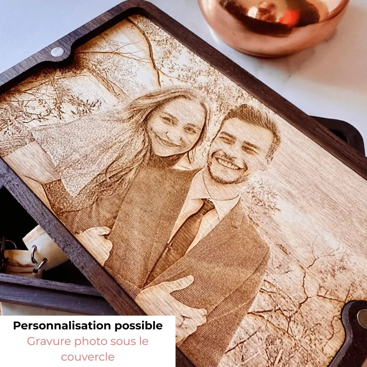 Coffret bijoux personnalisé — photo couple gravée sous couvercle noyer- BoisFrancK