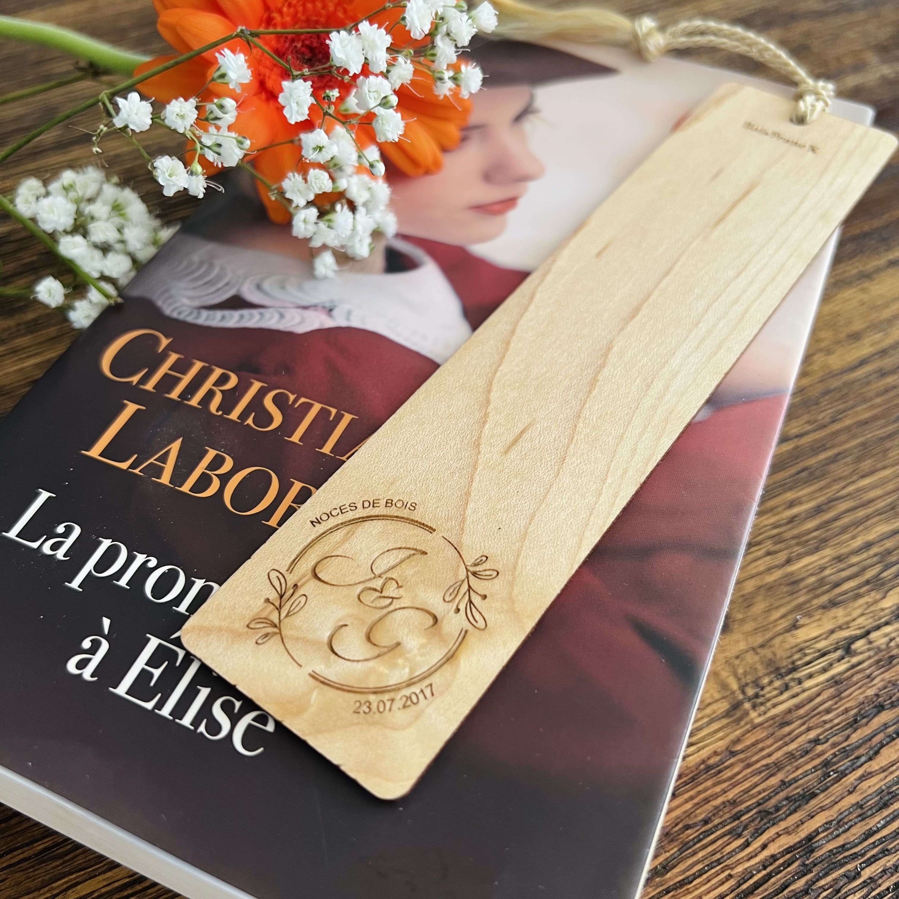 signet en bois personnalisé pour mariés