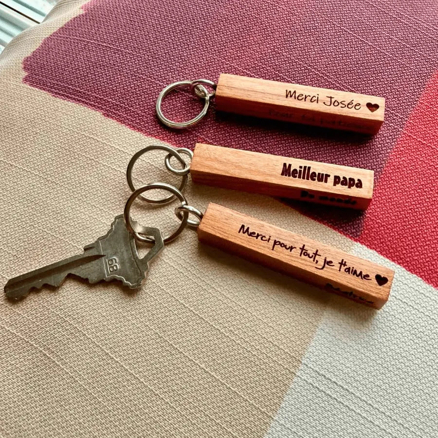 Porte-clé en bois minimaliste cerisier massif -4 faces gravées au laser - BoisFranck 