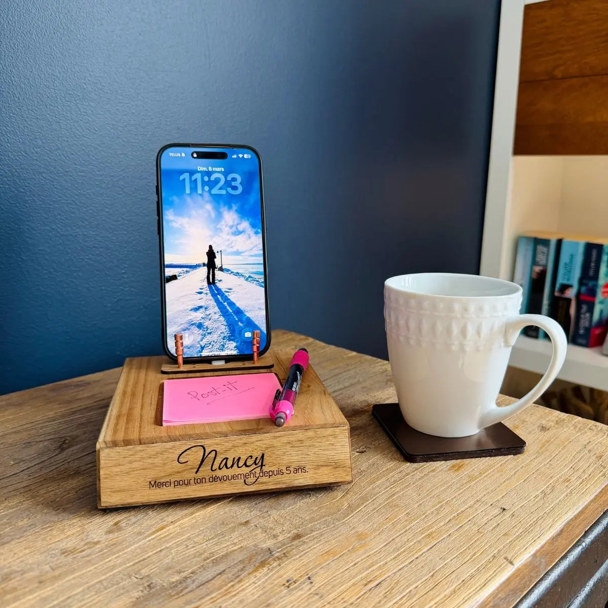 Station de bureau personnalisée en bois massif avec support téléphone, sous-verre amovible et espace de rangement pour post-it