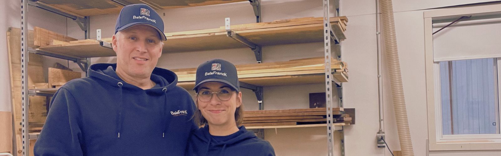 Mylène et François dans leur atelier de cadeaux personnalisés à Sept-Îles