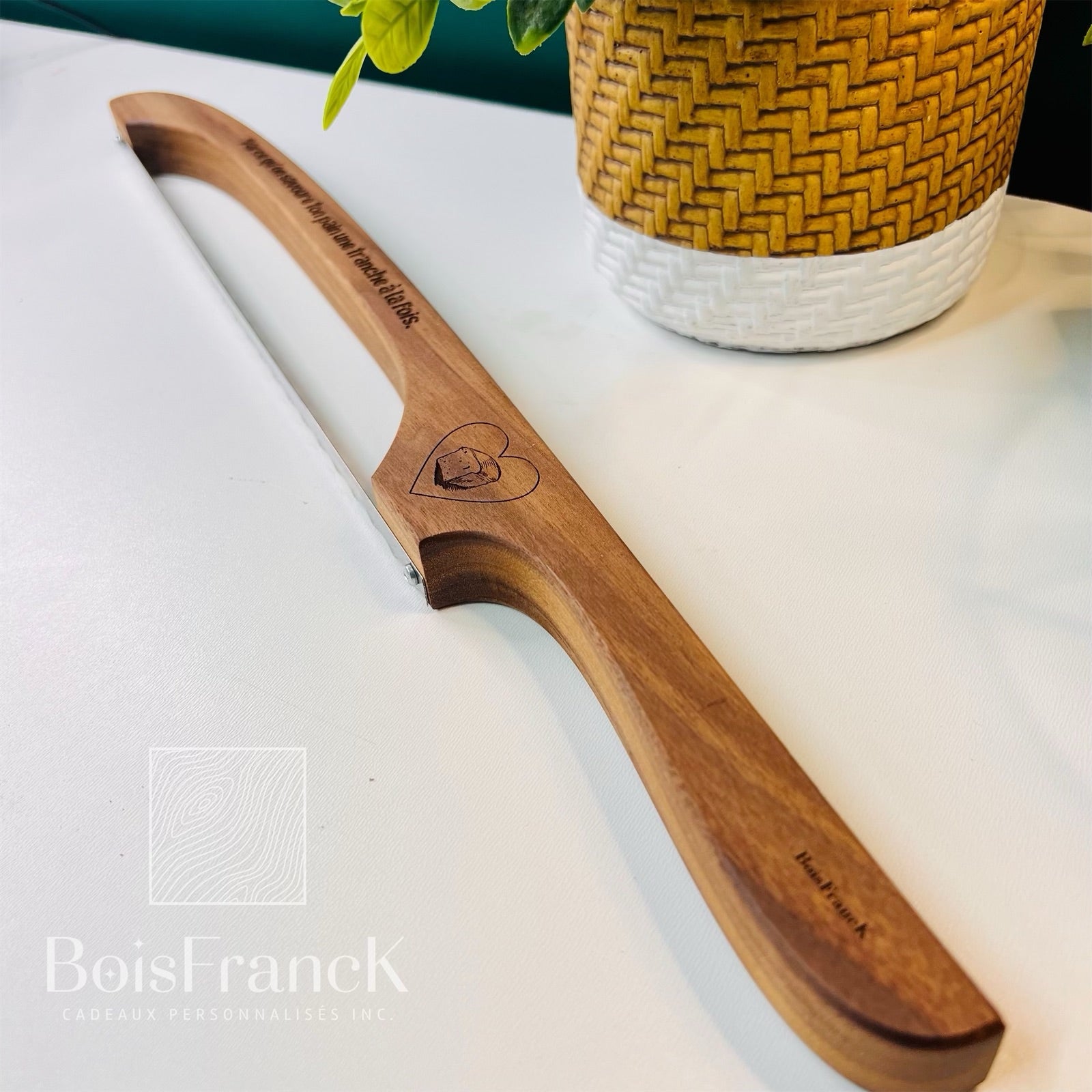 Couteau à pain en bois personnalisé