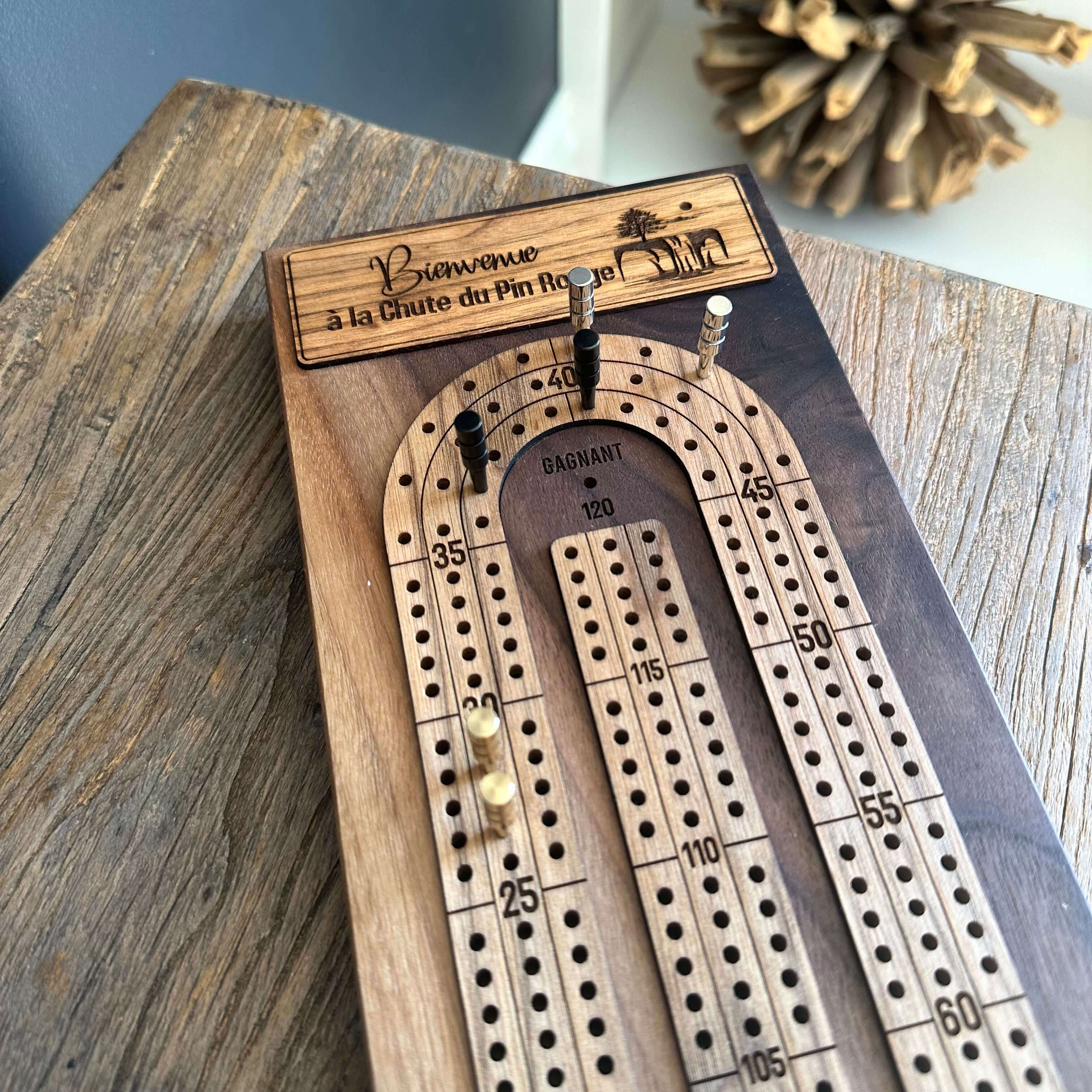 planche-crible-bois-artisanal-gravure-bienvenue-quebec.jpg