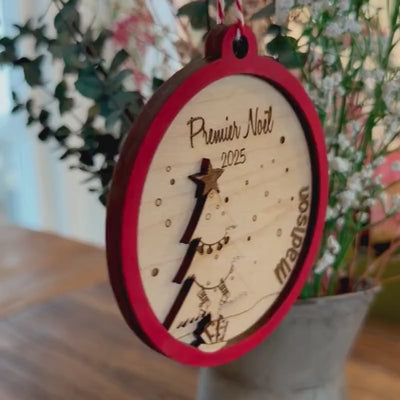 vidéo d'une boule de noel en bois personnalisée de luxe-couleur et relief-BoisFrancK