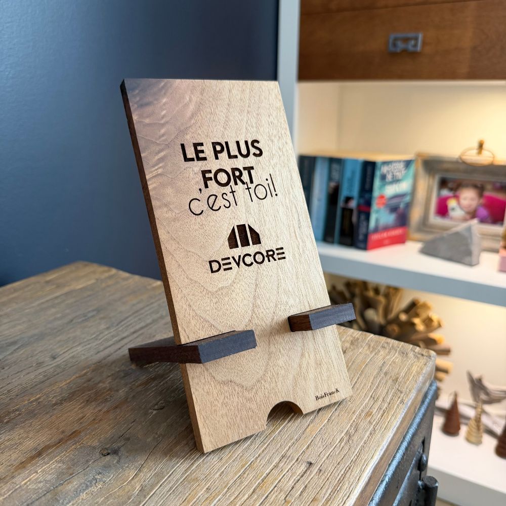 Support téléphone bois personnalisé logo entreprise — cadeau corporatif noyer noir — BoisFrancK
