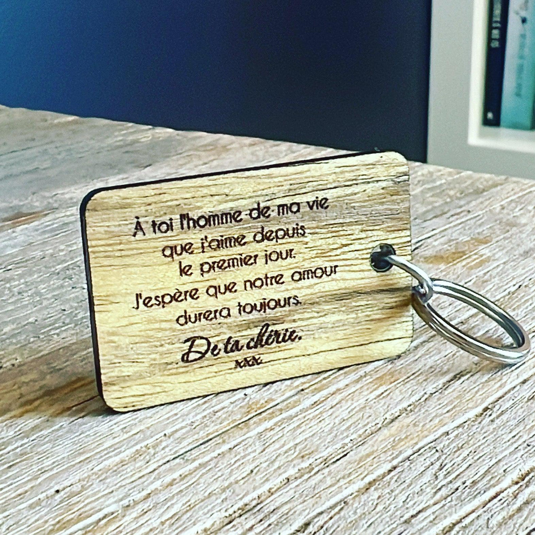 idée cadeau porte clé en bois message rigolo : Une retraite bien