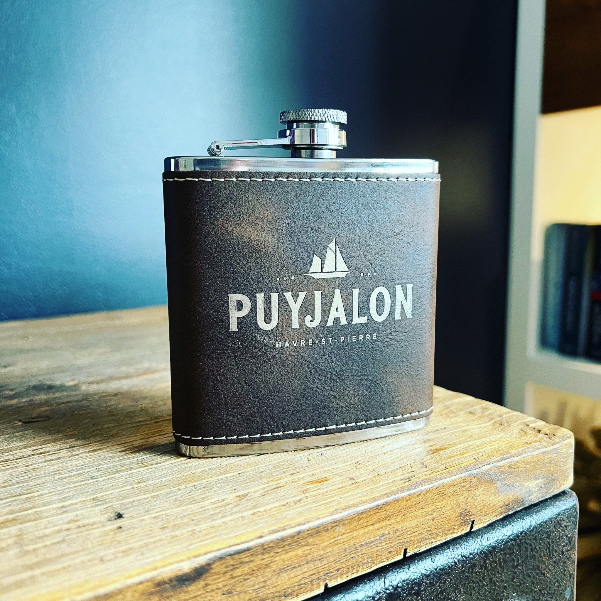 flasque personnalisée-Puyjalon-suède brun et argent-BoisFranck