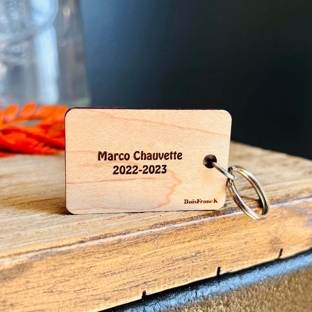 Porte clés personnalisable en bois avec un prénom, un mot, un logo