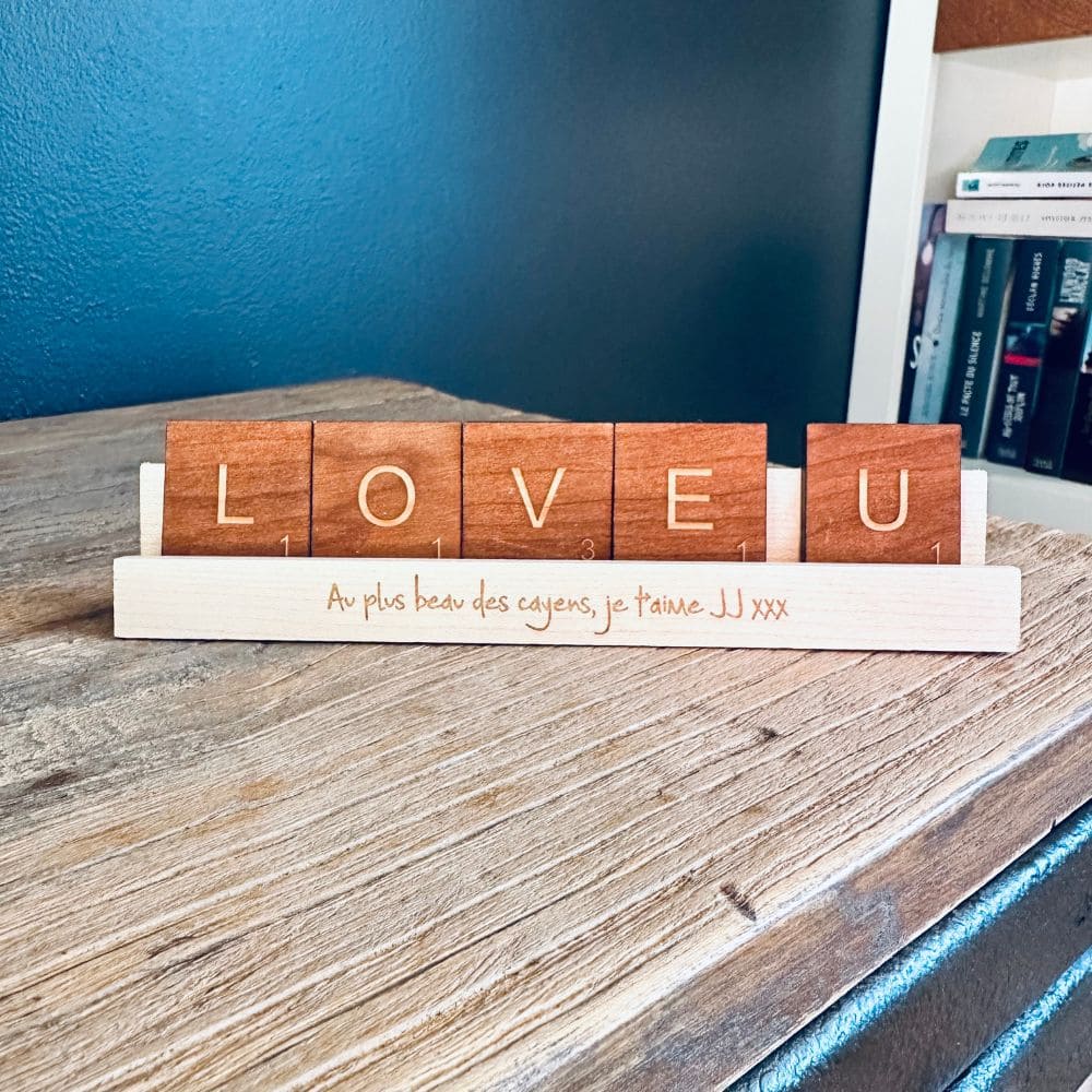 Cadeau de st-valentin-lettres de scrabble sur support-boisfranck