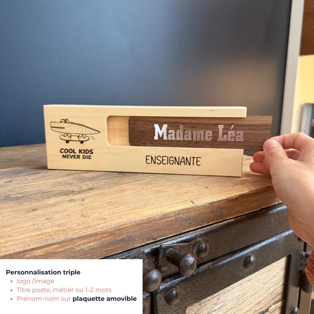 Porte nom mural personnalisé - Plaquette noyer noir coulissante — remplaçable sans démonter la base