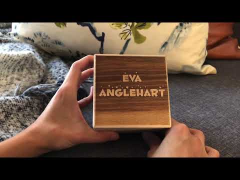 Vidéo du gros cube de bois avec informations de naissance